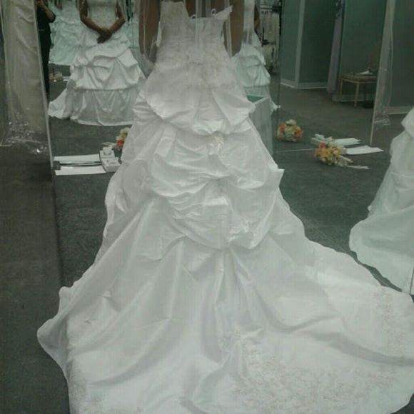 A white strapless David's Bridal dress - Picture 2 of 2